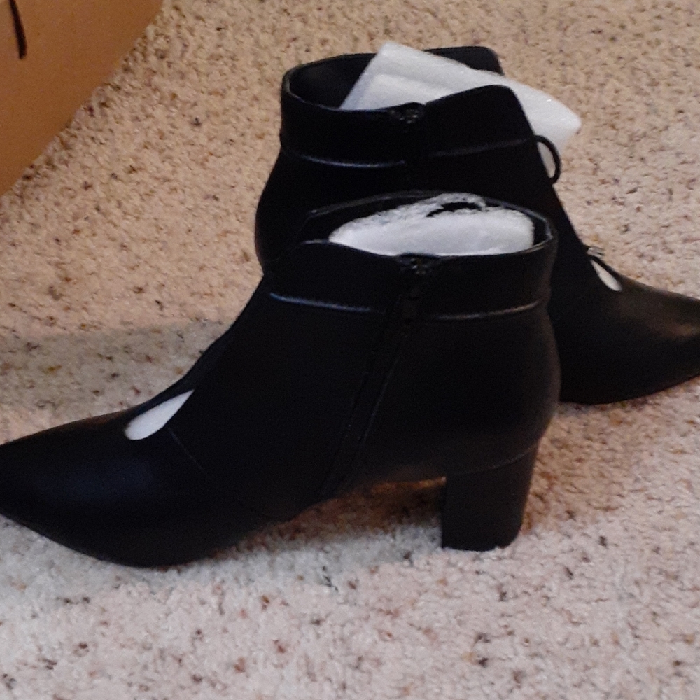 Heels - Picture 3 of 4